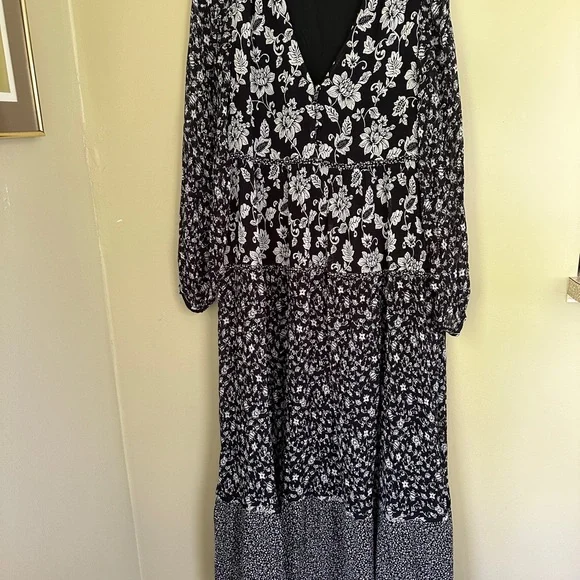 Sézane Dress Noreen Floral Tiered Cottagecore Maxi Dress Black White 34 - Picture 4 of 12